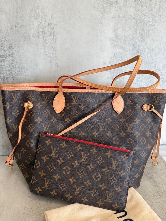 Louis Vuitton Handbags - Louis Vuitton Neverfull MM tote